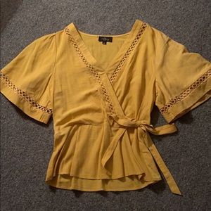 Yellow Flowy Top. Size: S